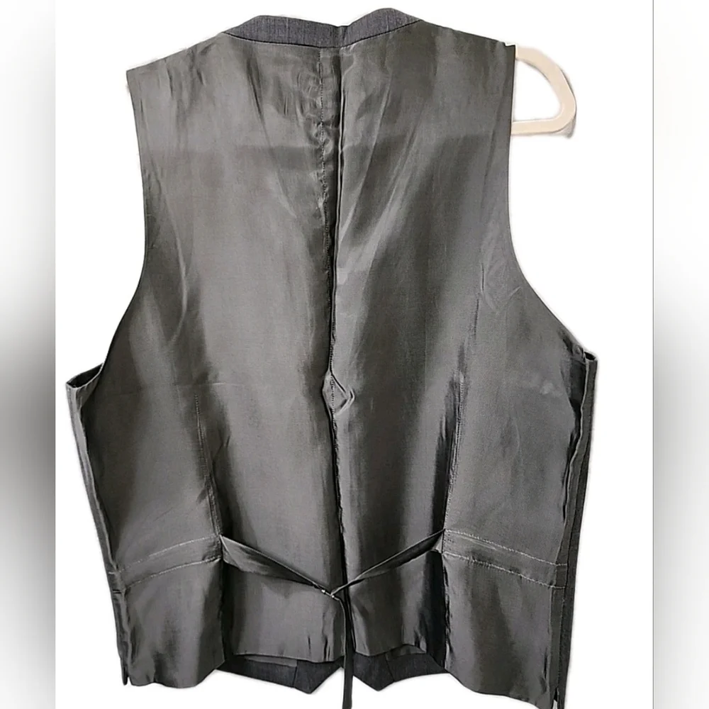 Egara Men’s Suit Vest Adjustable Waist Size X Large 44R Slim Fit 100% Wool Grey